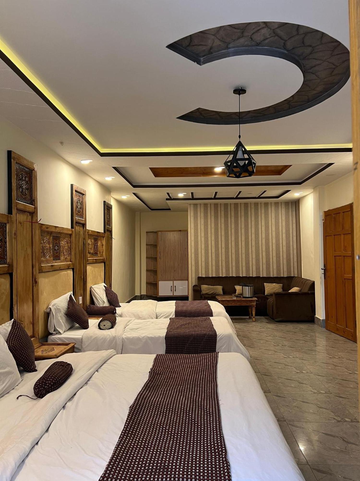 Hotel Birmingham Palace Kalam By Khan Familia Kültér fotó