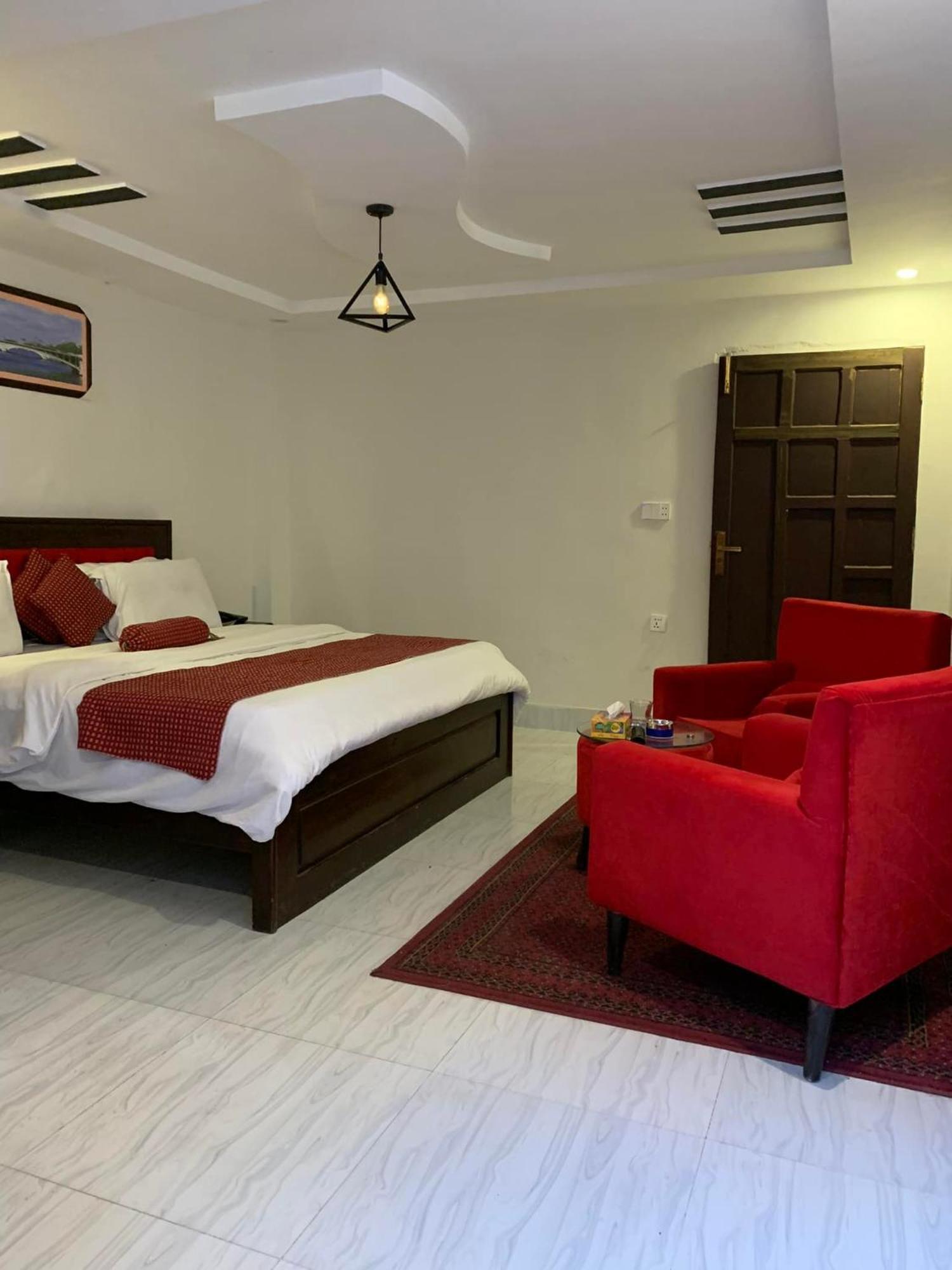Hotel Birmingham Palace Kalam By Khan Familia Kültér fotó
