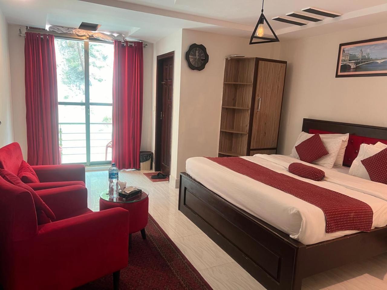 Hotel Birmingham Palace Kalam By Khan Familia Kültér fotó