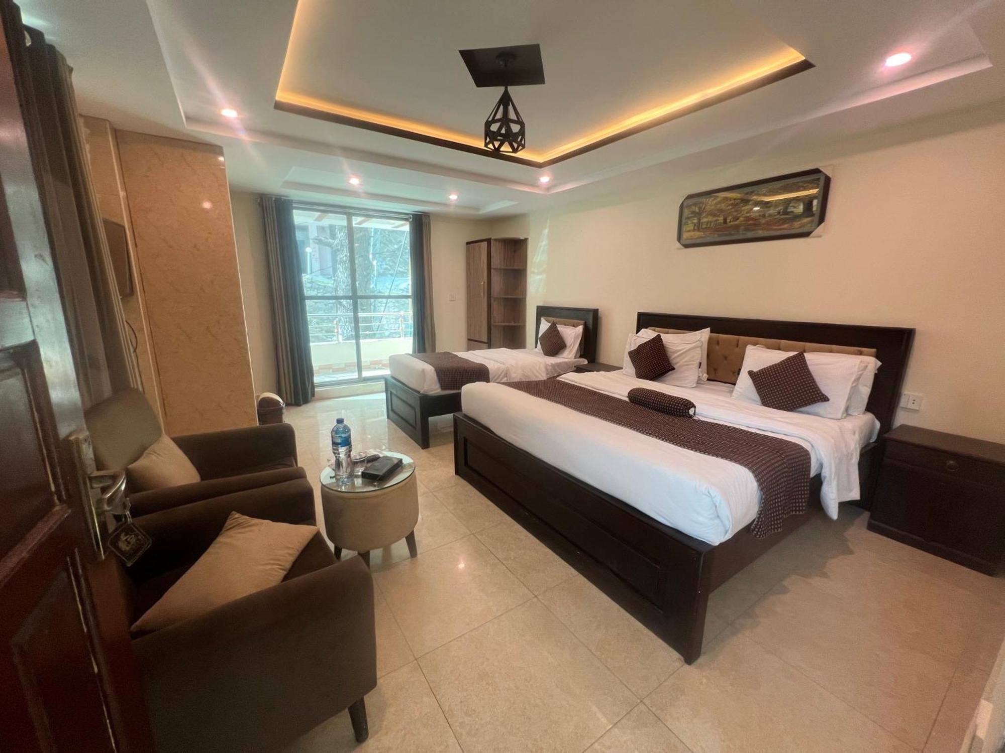 Hotel Birmingham Palace Kalam By Khan Familia Kültér fotó